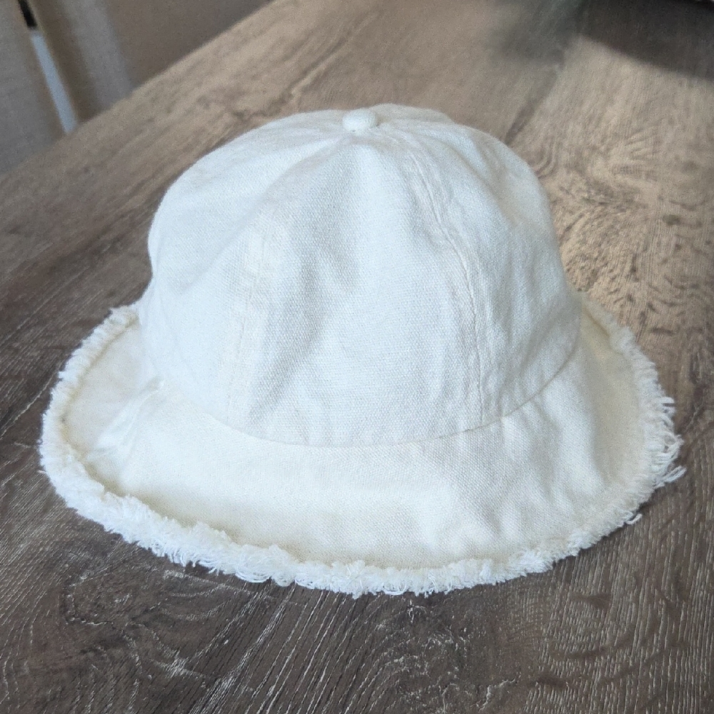 UO Urban Outfitters Off White Ivory Denim Bucket Hat Frayed Hem Trim